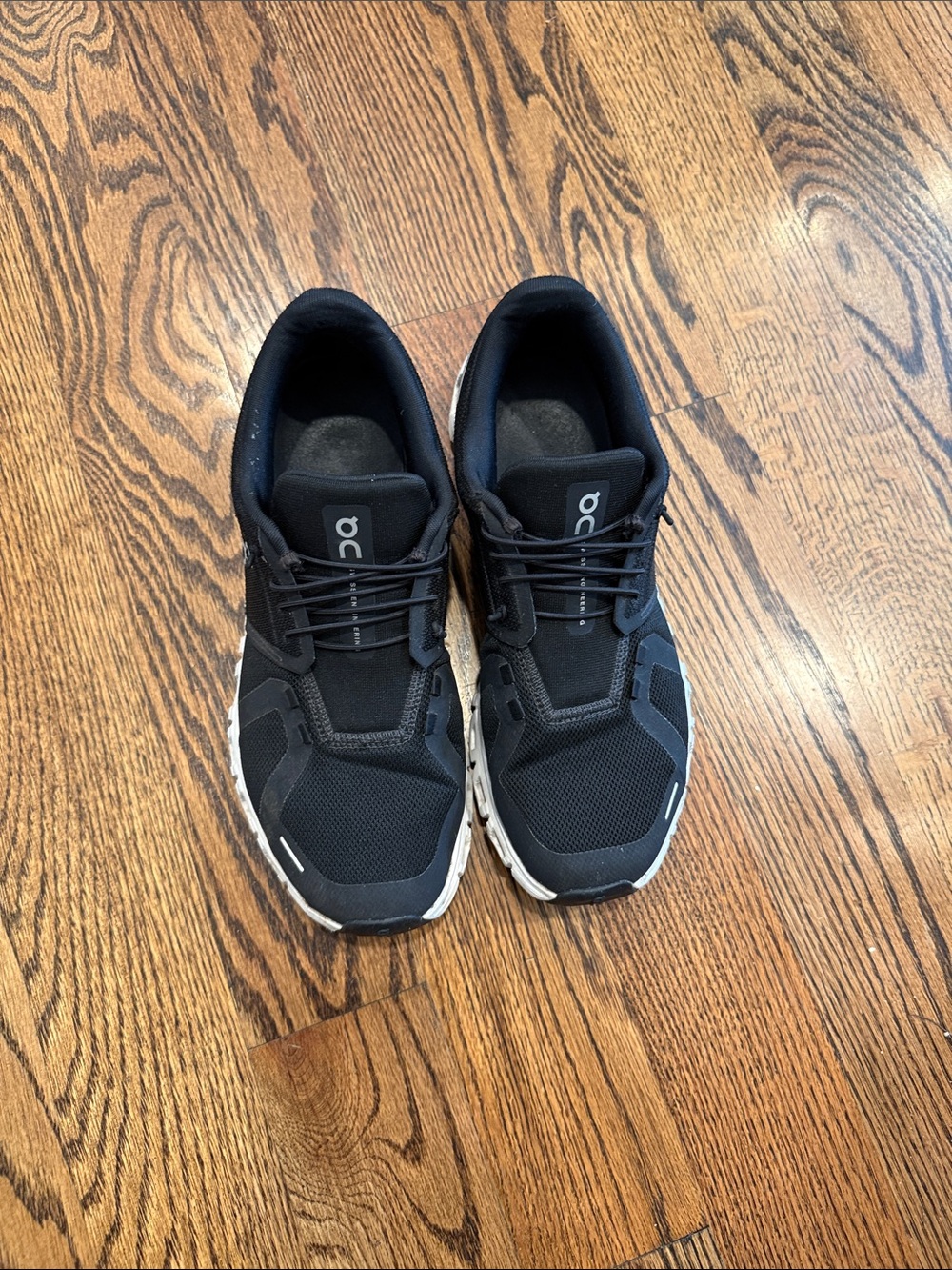 On Running women’s Black and White Low-Top Running Sneakers